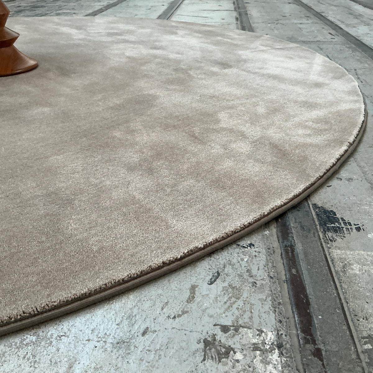 Woll-/Viskoseteppich Hampton 60309 dunkelbeige Ø 260 cm