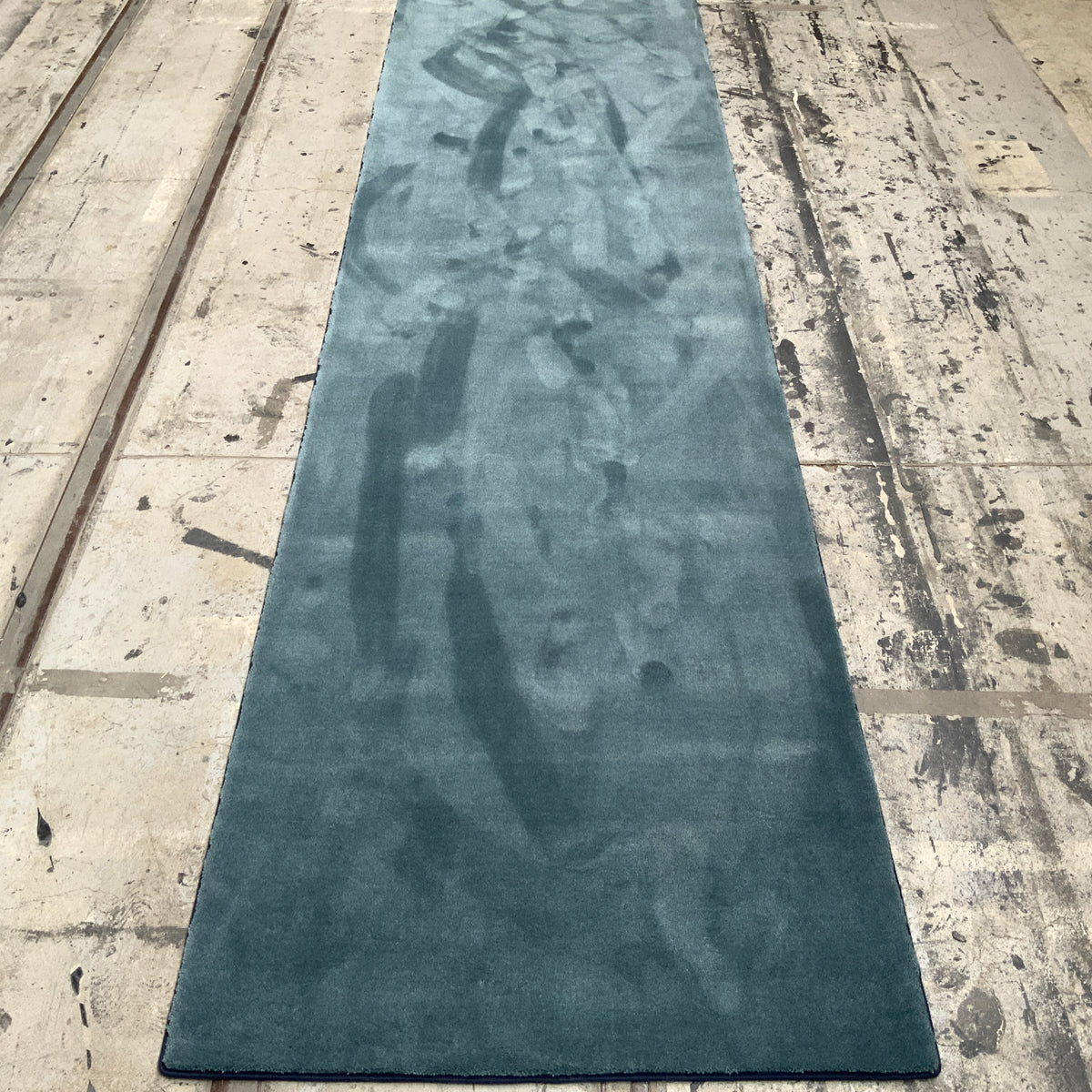Woll-/Viskoseteppich Hampton 30284 glacier 100 x 400 cm