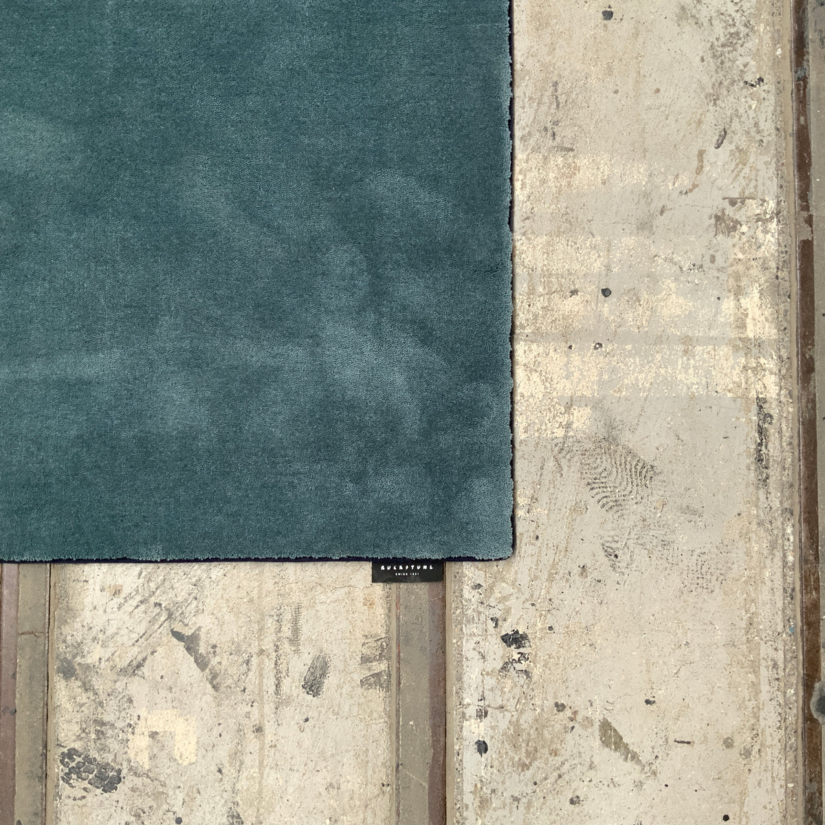 Woll-/Viskoseteppich Hampton 30284 glacier 100 x 400 cm