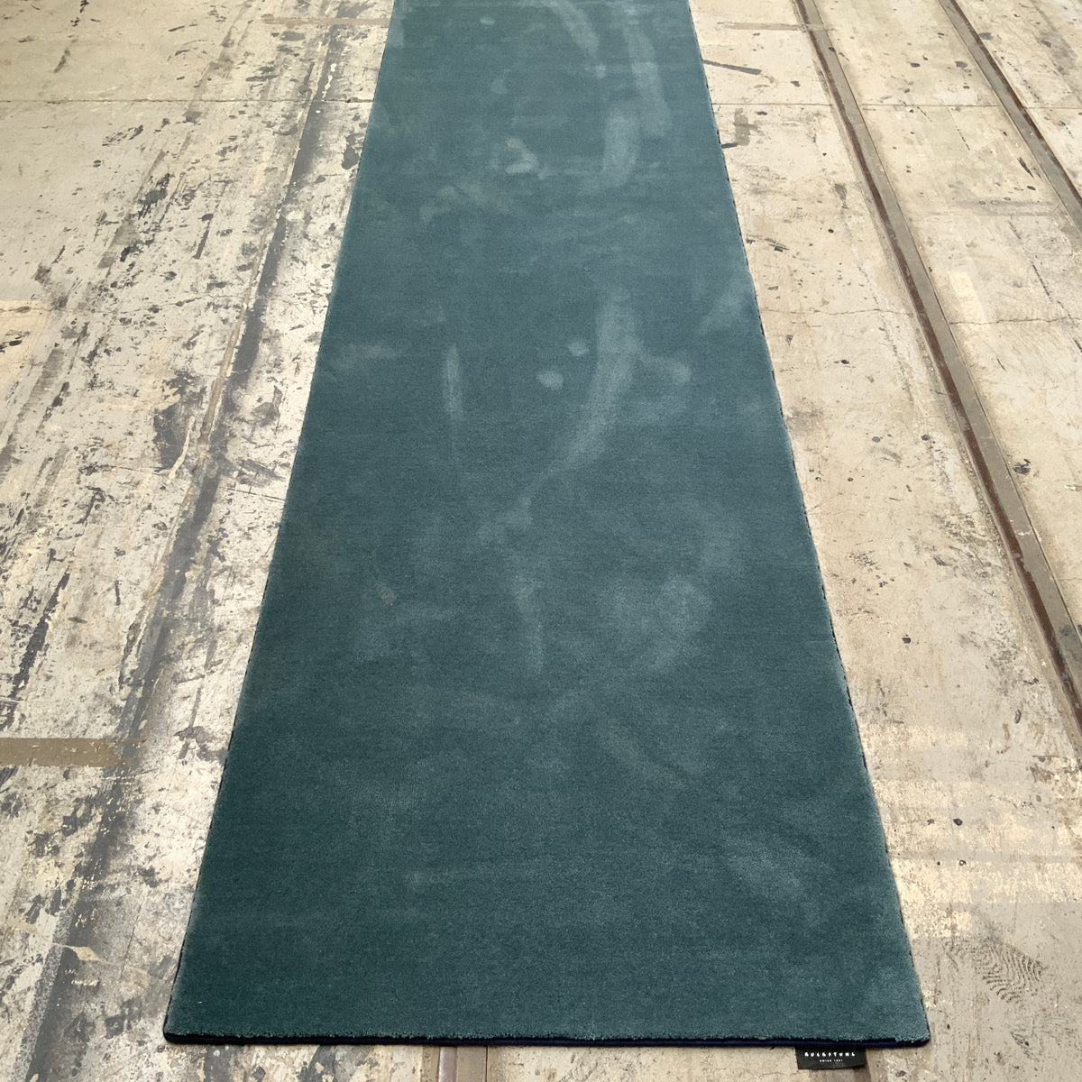 Woll-/Viskoseteppich Hampton 30284 glacier 100 x 400 cm